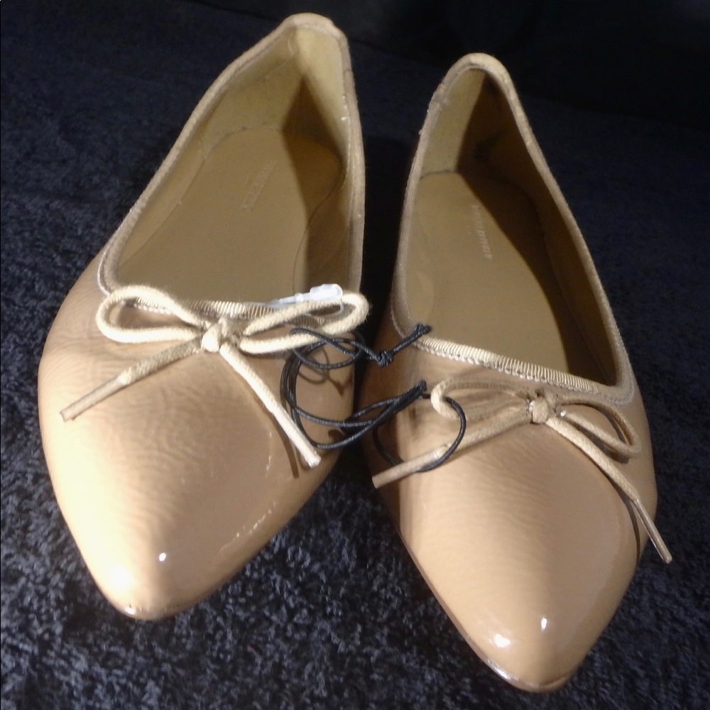Flat shoes
